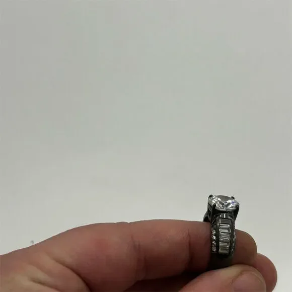 Sterling Silver Cubic Zirconia Ring Size 7 Round Brilliant Side Stones Unique - Picture 5 of 6